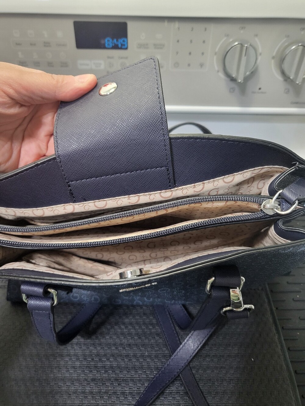 Large GUESS Purse - Picture 4 of 5